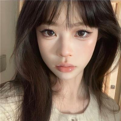 年轻女孩爱过来